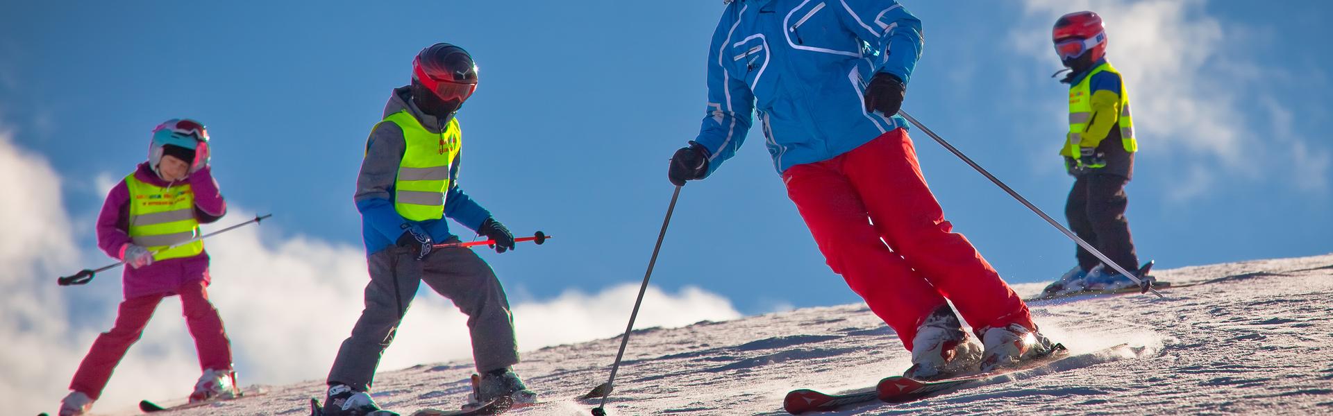 Stok narciarski i narciarze